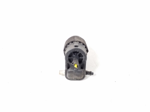 AUDI A4 B9 (2015–2026) Front windshield washer pump 8K9955647 - 4