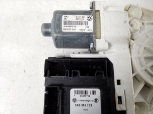 Volkswagen Tiguan (2007–2016) Front door window regulator motor 5N0959701D - 2