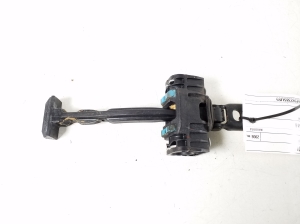 Volkswagen Tiguan (2007–2016) Rear side door opening limiter 5N0839249A - 4