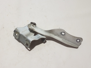  Engine cover hinge 