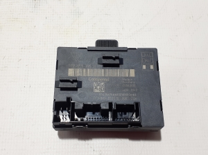   Rear side door control unit 