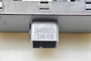 Volkswagen Passat B6 (2005–2010) Esiukse klaaslüliti 1K4959857A - 2