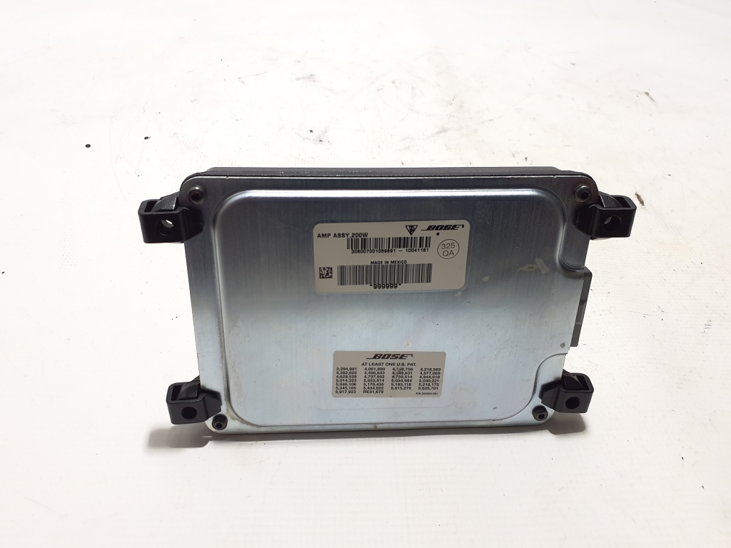 Used Porsche Panamera Audio hardware amplifier 10041181