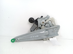 TOYOTA Auris E18 (2012–2018) Rear side door window regulator and its parts 69840-02240 - 2