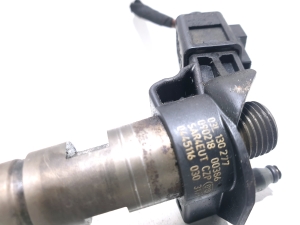  Fuel injector 