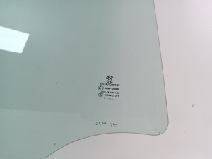 Peugeot 2008 (2013–2026) Aizmugurējo sānu durvju stikls 9678175080 - 2