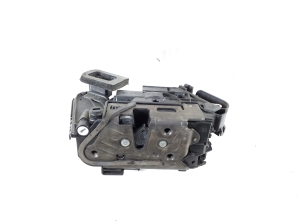Volkswagen Golf VII (2012–2026) Rear side door lock 5TA839015E - 4
