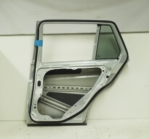 Mercedes Benz C-Class 204 (2007–2014) Tagumised küljeuksed A2047320410 - 3