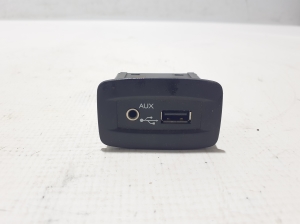   USB-Anschluss  - 280230006R 
