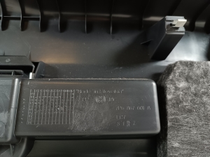 Volkswagen Touareg II (2010–2018) Trunk lid trim panel 7P6867601 - 2