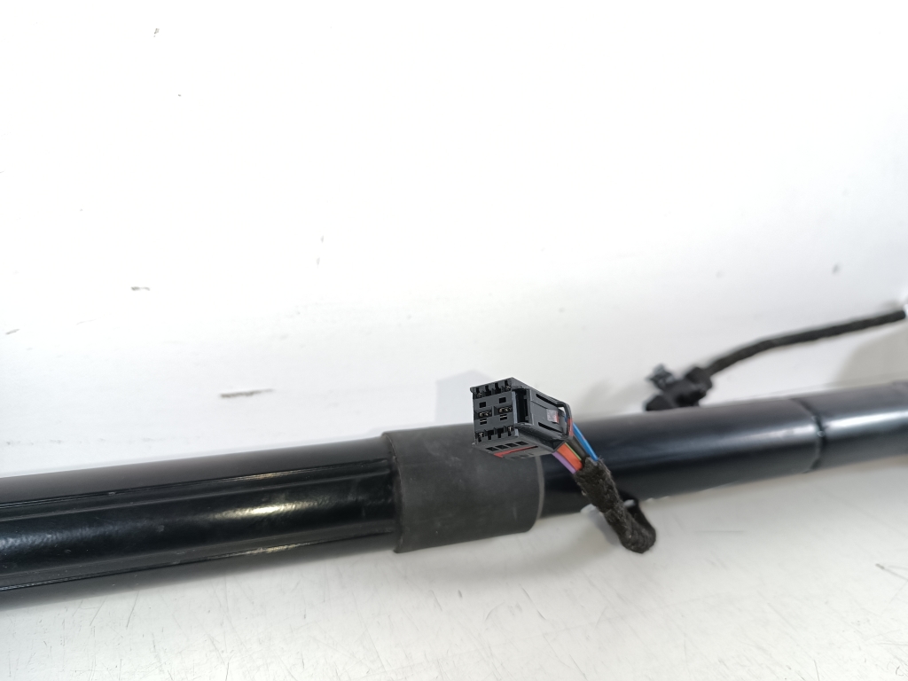 VOLKSWAGEN Touareg 2 generation (2010-2018) Right Side Tailgate Gas Strut 7P6827851F 22329433