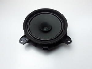   Rear side door speaker 