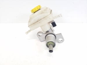  Master cylinder 