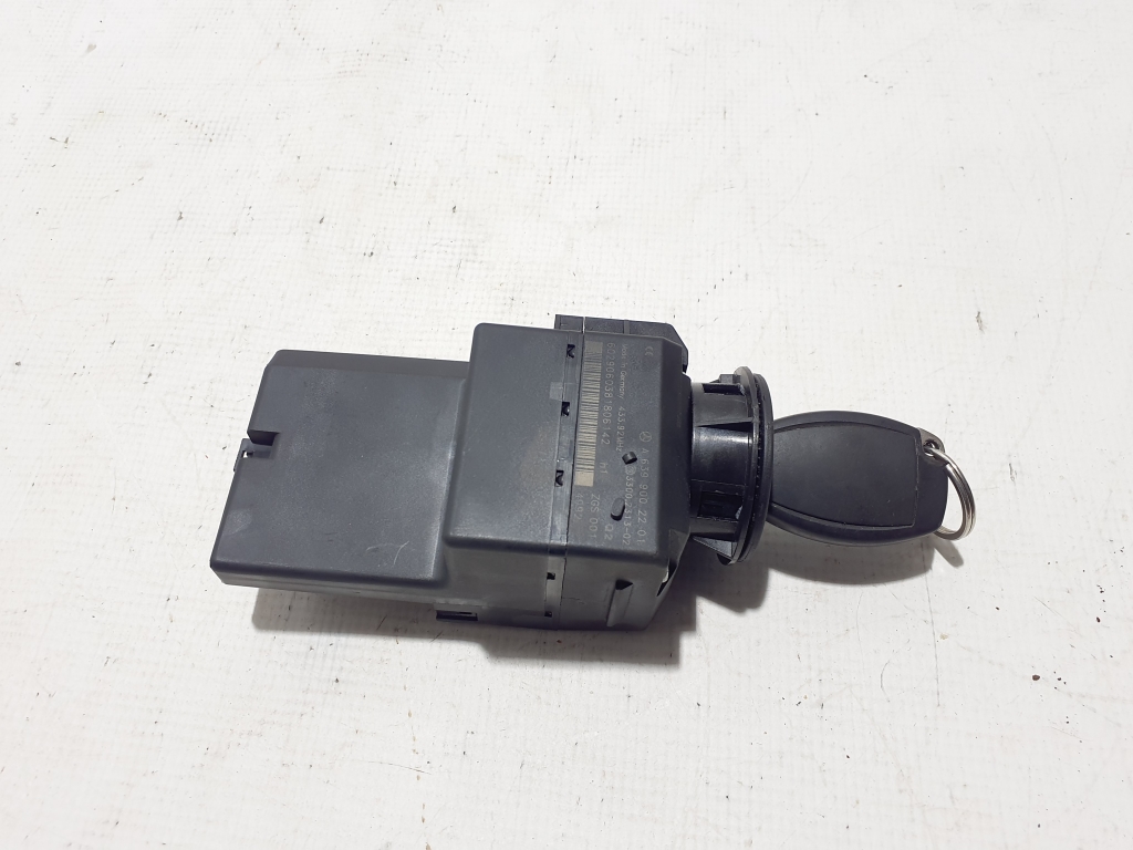 Used Mercedes Benz Vito Ignition switch A6399002201