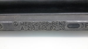 Mercedes Benz E-Class W210 (1995–2002) Priekšējā bampera apakšējā reste A2108850223 - 2