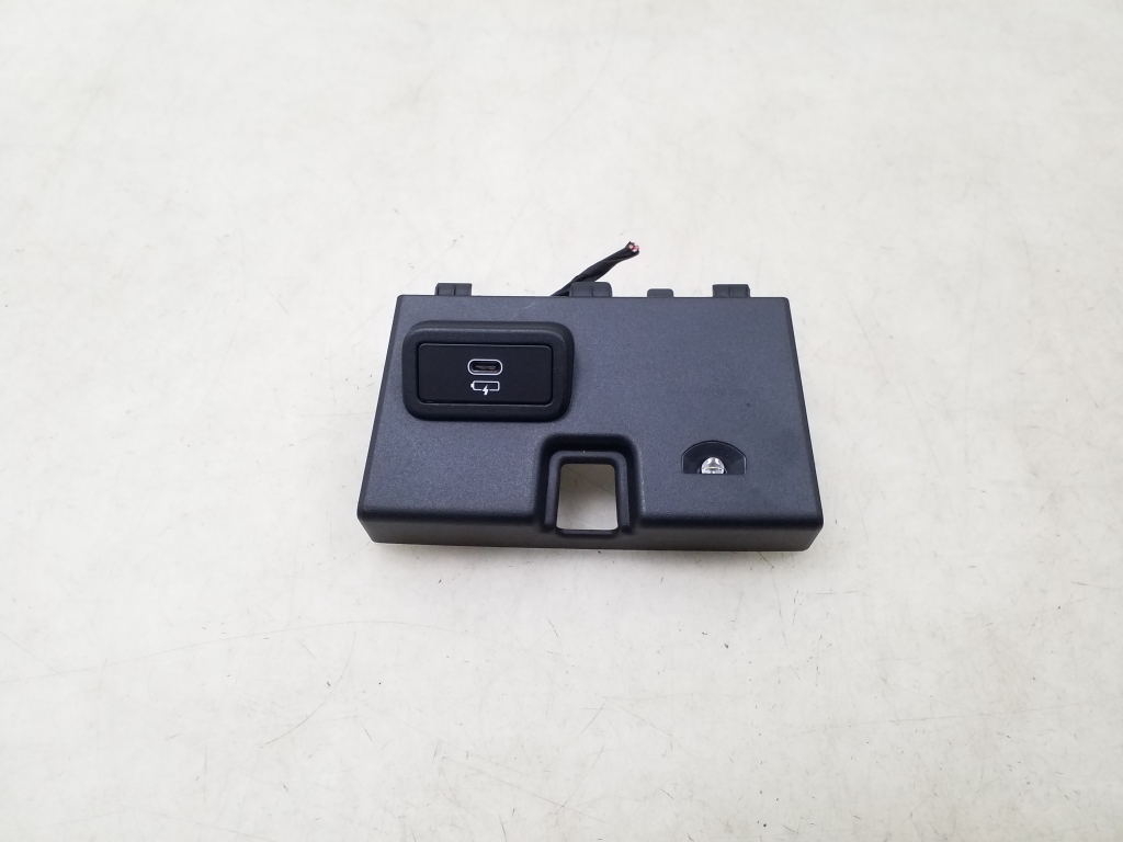 BMW X1 F48/F49 (2015-2023) Additional Music Player Connectors 8711940 25015808