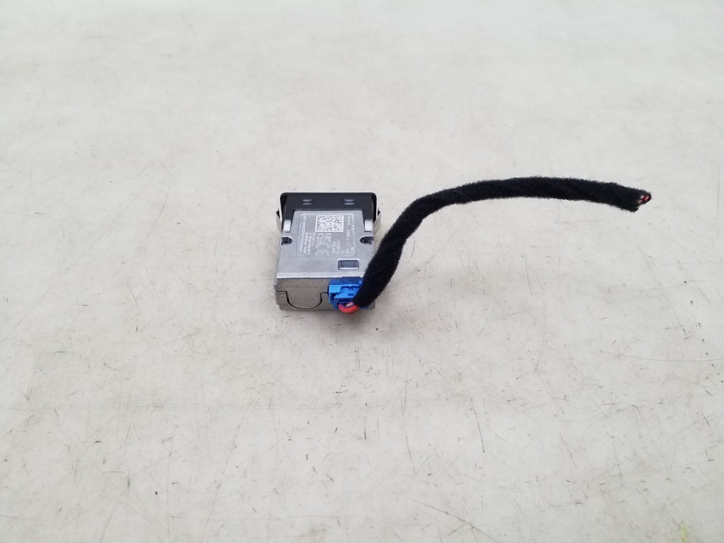 BMW 3 Series G20/G21/G28 (2018-2024) Additional Music Player Connectors 8711938 25015716