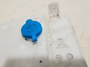 Dacia Spring (2021–2026) Front washer fluid reservoir 289101968R - 5