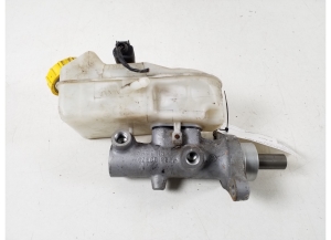  Master cylinder 