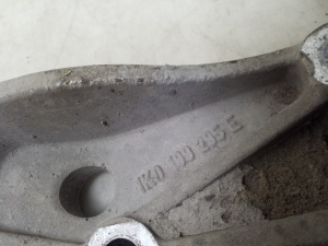 Volkswagen Golf V (2003–2009) Front subframe bracket 1K0199295E - 2