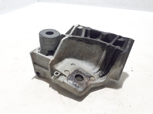  Engine holder 