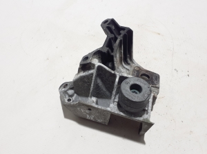  Engine holder 