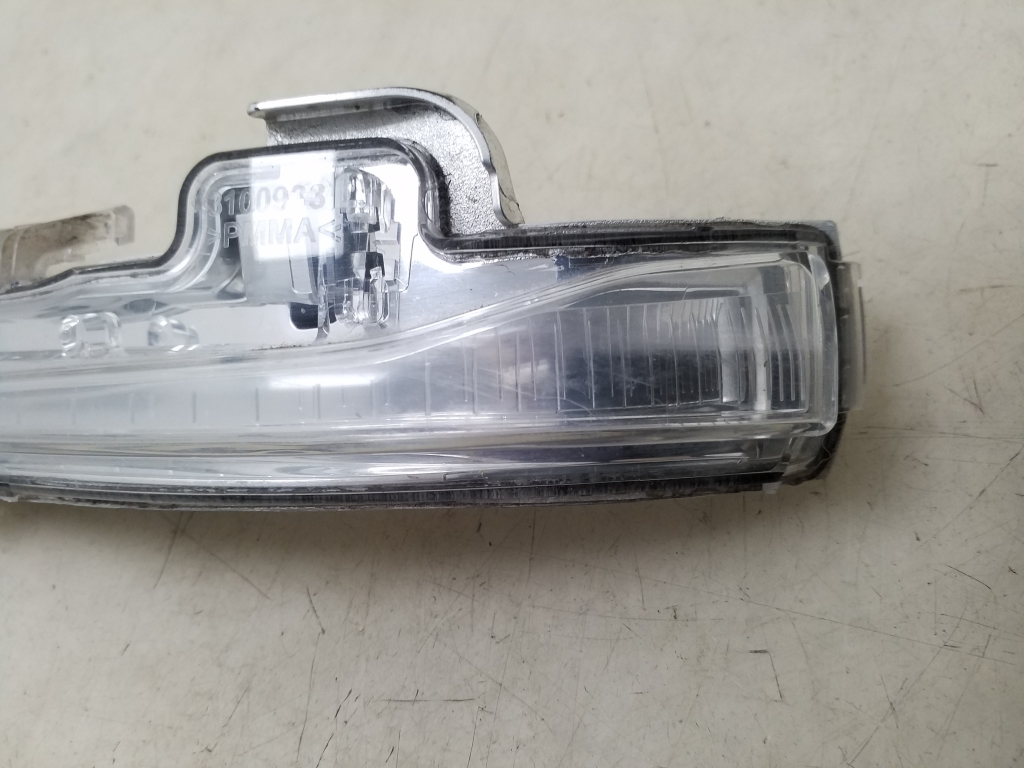 VOLVO V60 1 generation (2010-2020) Indicator de viraj oglindă ușă stânga față 3100929 25012388