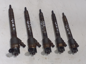  Fuel injector 