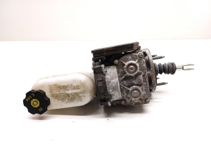 Tesla Model S S (2012–2026) Brake master cylinder 1037123-00-B - 4