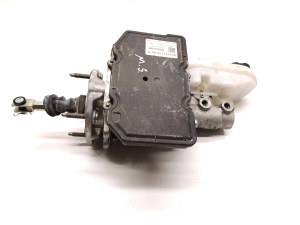 Tesla Model S S (2012–2026) Brake master cylinder 1037123-00-B - 3