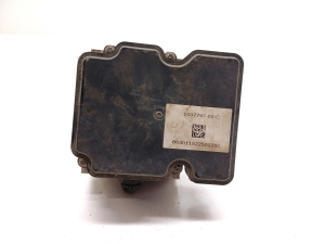 Tesla Model S S (2012–2026) ABS unit 1037797-00-C - 2