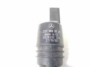 Mercedes Benz E-Class W212 (2009–2015) Front windshield washer pump A2218690121 - 3