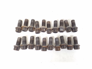  Wheel nuts, bolts 