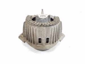  Engine mount  -  