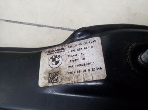 BMW 1 SERIES F20 (2010–2026) Aizmugurējo sānu durvju logu pacēlājs un tā detaļas - 2