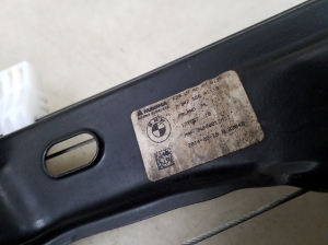 BMW 1 SERIES F20 (2010–2026) Aizmugurējo sānu durvju logu pacēlājs un tā detaļas - 4