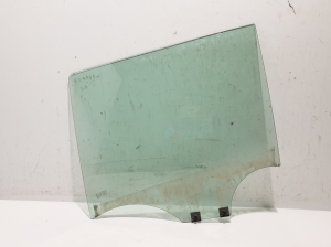   Rear side door glass  - 823011594R 