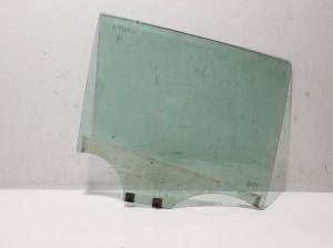   Rear side door glass  - 823007347R 