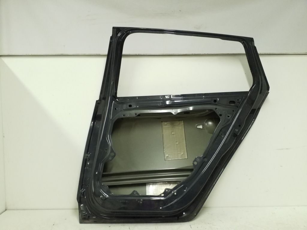 VOLVO V60 1 generation (2010-2020) Right Side Sliding Door 25016103