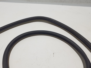  Front door sealing rubber 