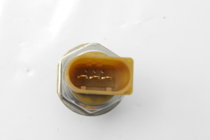 AUDI A4 B7 (2004–2008) Fuel rail pressure sensor 03L906051 - 2