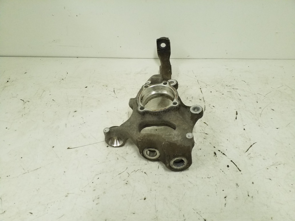 MERCEDES-BENZ GLC 253 (2015-2019) Front Left Wheel Hub A2533320101 25016054