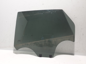 Rear side door glass - 823011908R