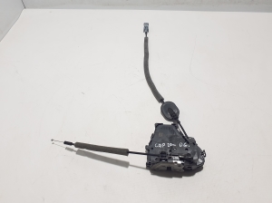 Rear side door lock - 825021122R