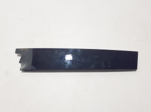 Tagumise külgukse klaasi välimine liist - 822832338R