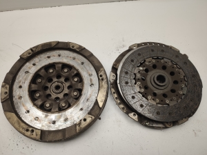  Clutch flywheel 