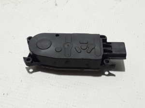 Dacia Sandero III (2021–2026) Cooling fan flap motor 6477R1012A - 2