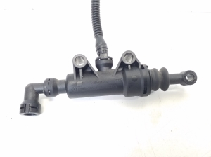  Clutch cylinder master 