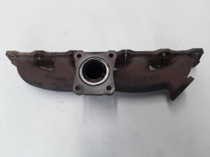  Exhaust manifold 