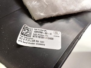 Tesla Model 3 3 (2016–2024) Keskpiilari siseviimistlus 1086299-80-H - 2